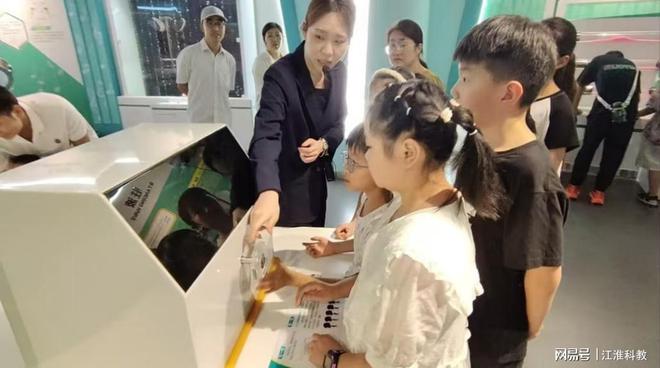阜阳市科技馆激光切割课程：用科技之光重塑雕刻之美(图1)