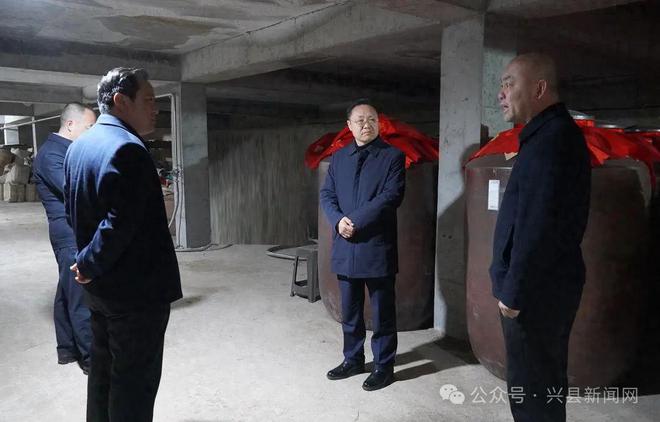 乔云在蔡家崖酒业有限公司调研杂粮加工企业发展情况(图1)
